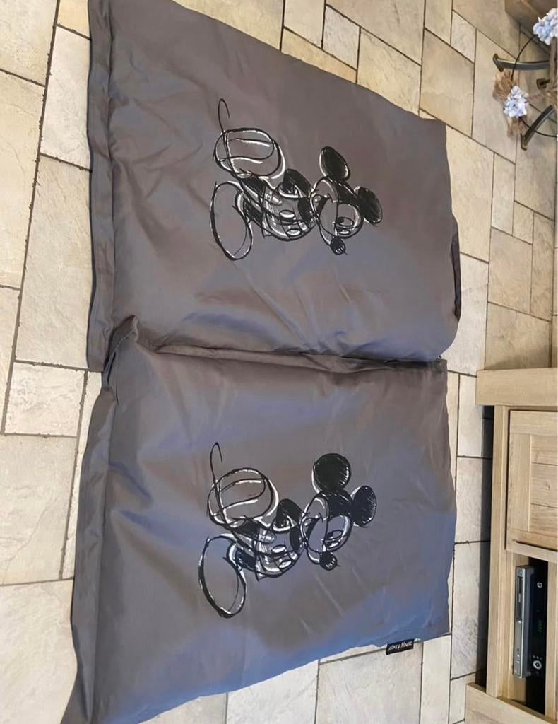 Te koop : 2 zitzak(ken) mickey mousse original disney, Maison & Meubles, Canapés | Repose-pieds & Poufs, Comme neuf, Enlèvement