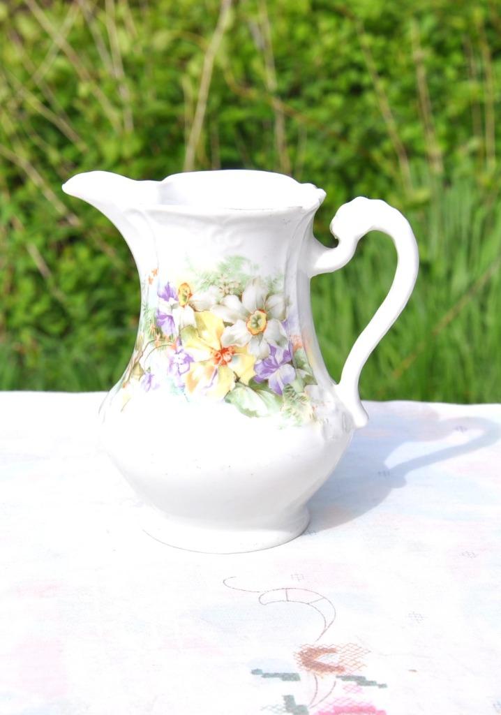 pot au lait vintage porcelaine fleur blanche jaune violette, Enlèvement ou Envoi