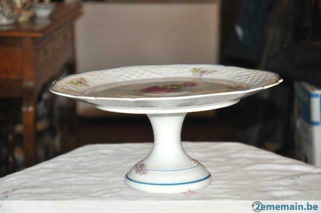 grand plat a tarte sur pied en faience fleur ligne bleu, Antiquités & Art, Enlèvement ou Envoi