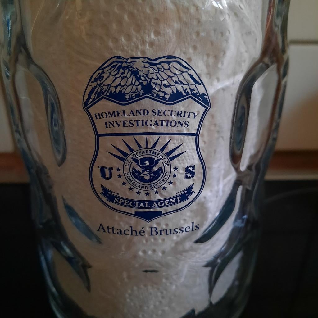 Bierkan in glas van 1 Liter . Van USA attaché in Brussel ., Verzamelen, Biermerken, Ophalen of Verzenden, Zo goed als nieuw