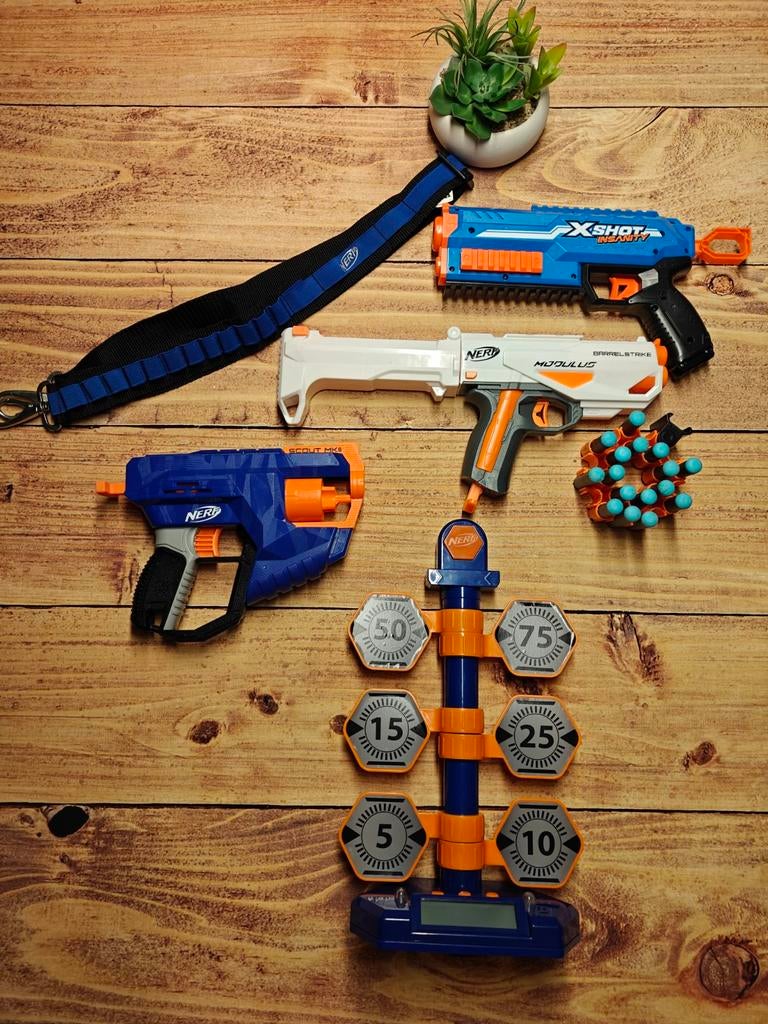 Nerf pakket met doelwit, 3 geweren, kogels en een kogelriem, Ophalen of Verzenden, Gebruikt