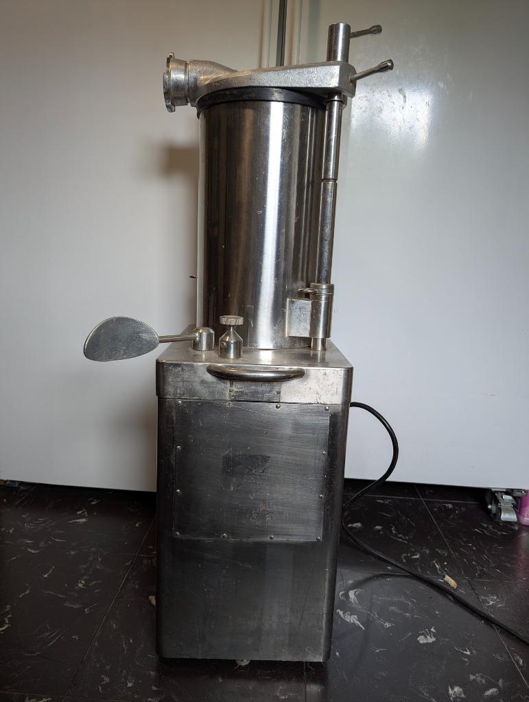 Bourreuse hydraulique vulbus 3 x 220V poussoir, Articles professionnels, Enlèvement, Viande