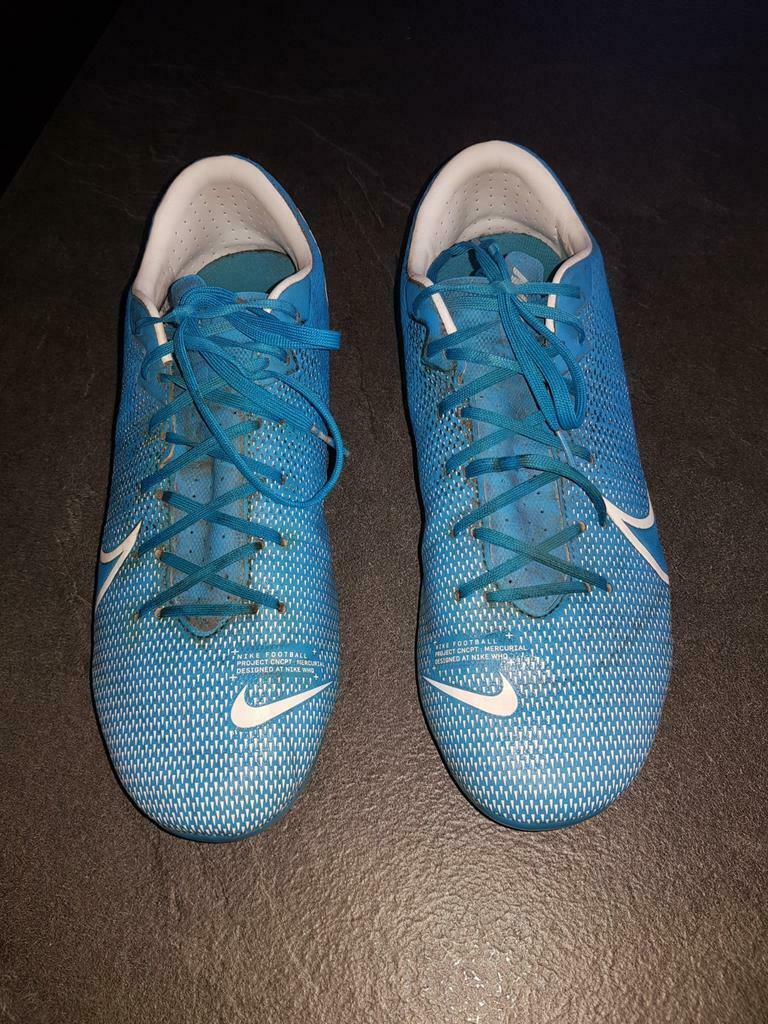 voetbalschoenen Nike - maat 42, Sport en Fitness, Voetbal, Ophalen, Zo goed als nieuw, Schoenen