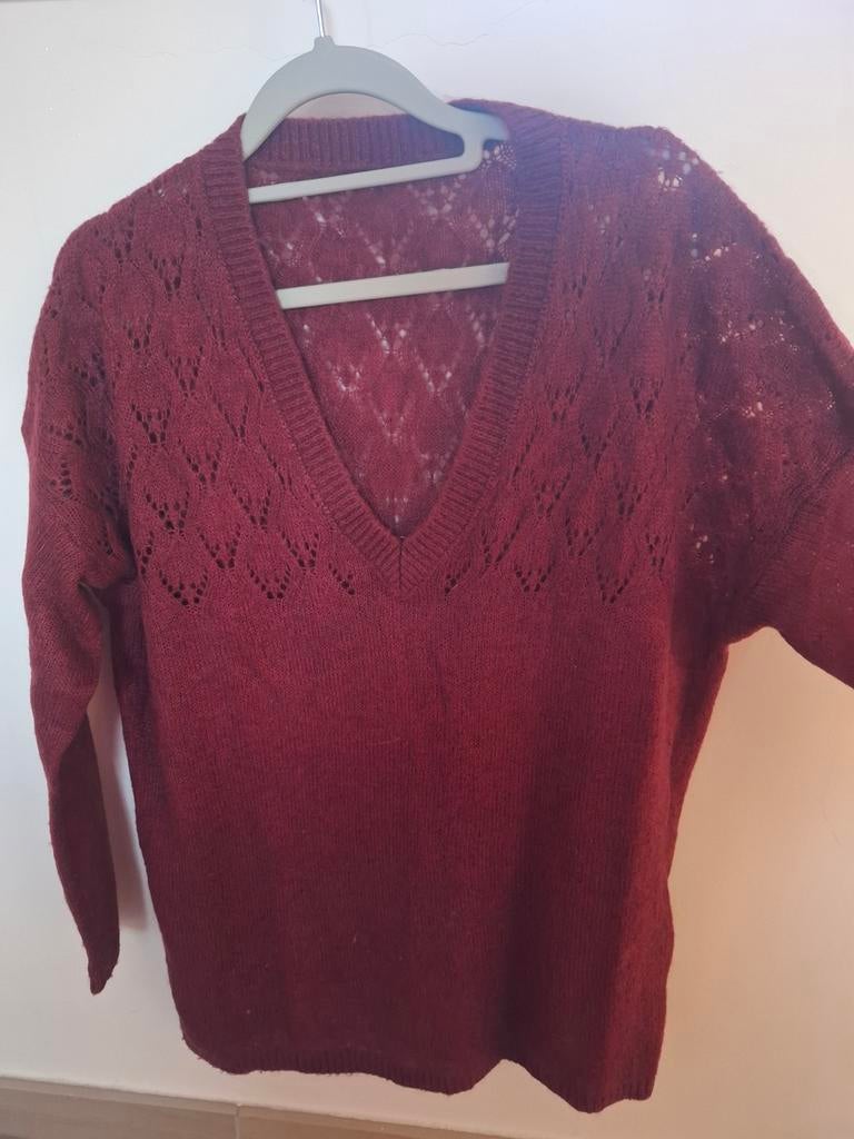 Pull ajouré Mika Elles bordeaux TU, Kleding | Dames, Truien en Vesten, Zo goed als nieuw, Maat 38/40 (M), Ophalen of Verzenden