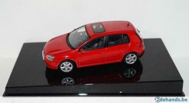 1:43 Autoart Volkswagen VW Golf 5 V 5deurs 2005 rood, Ophalen of Verzenden, Nieuw, Auto