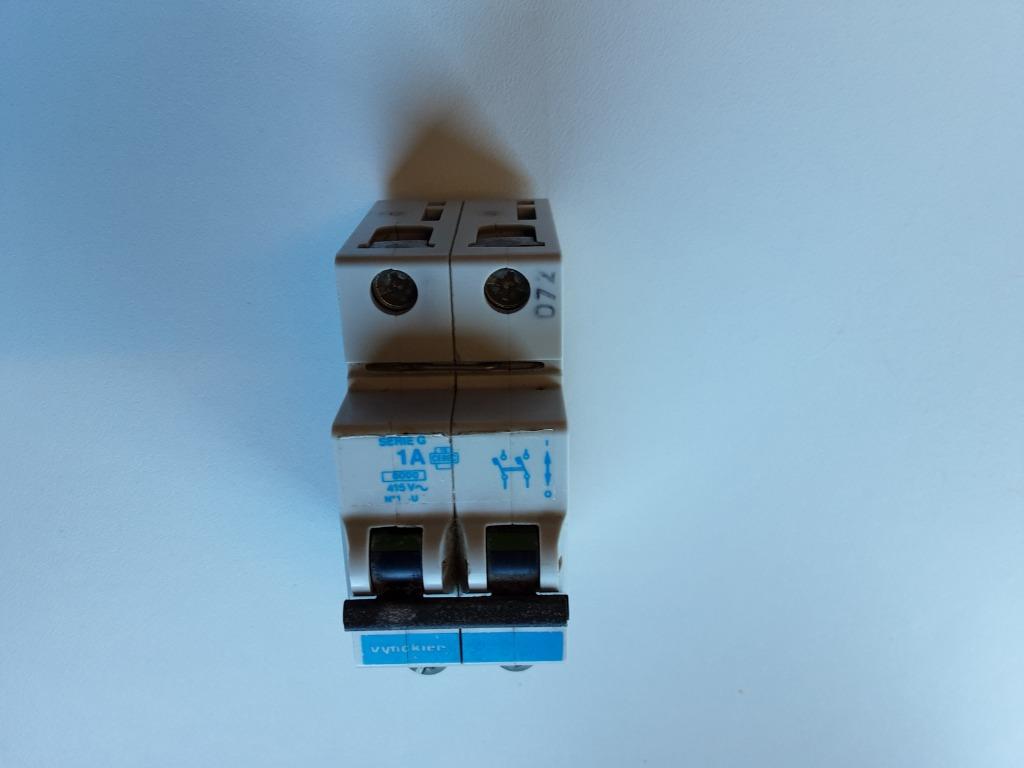 FUSIBLE AUTOMATIQUE 1 A, Enlèvement ou Envoi, Comme neuf, Interrupteur