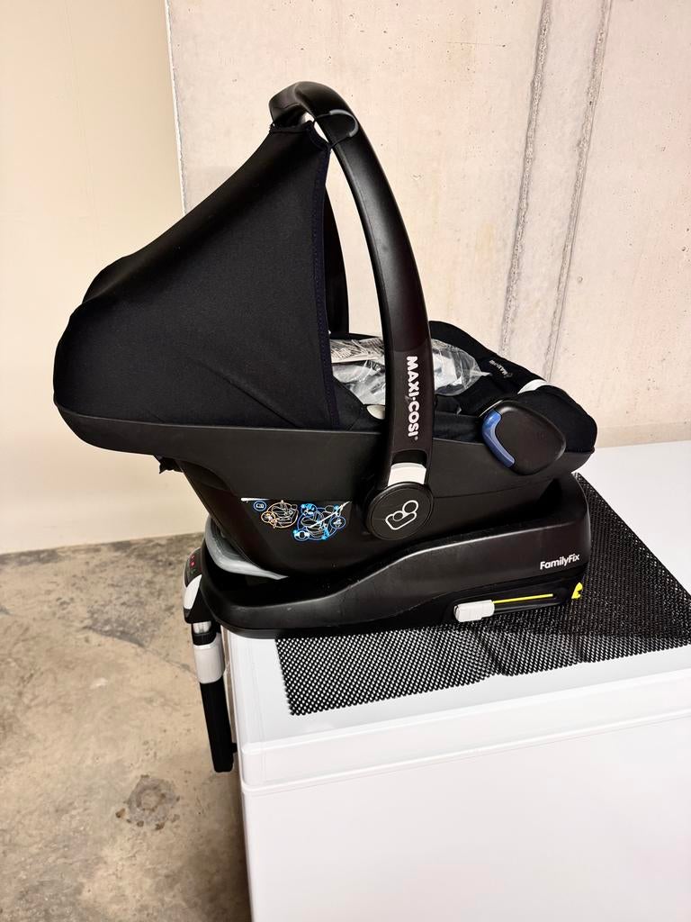Maxi Cosi Pebble Raven Black + 2x FamilyFix, Kinderen en Baby's, Autostoeltjes, Zo goed als nieuw, Isofix, Ophalen