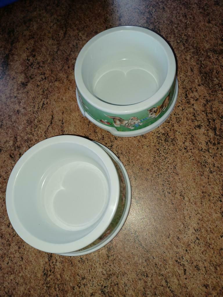 2 kleine  eet/drink bakjes voor hond  of kat, Ophalen of Verzenden, Zo goed als nieuw