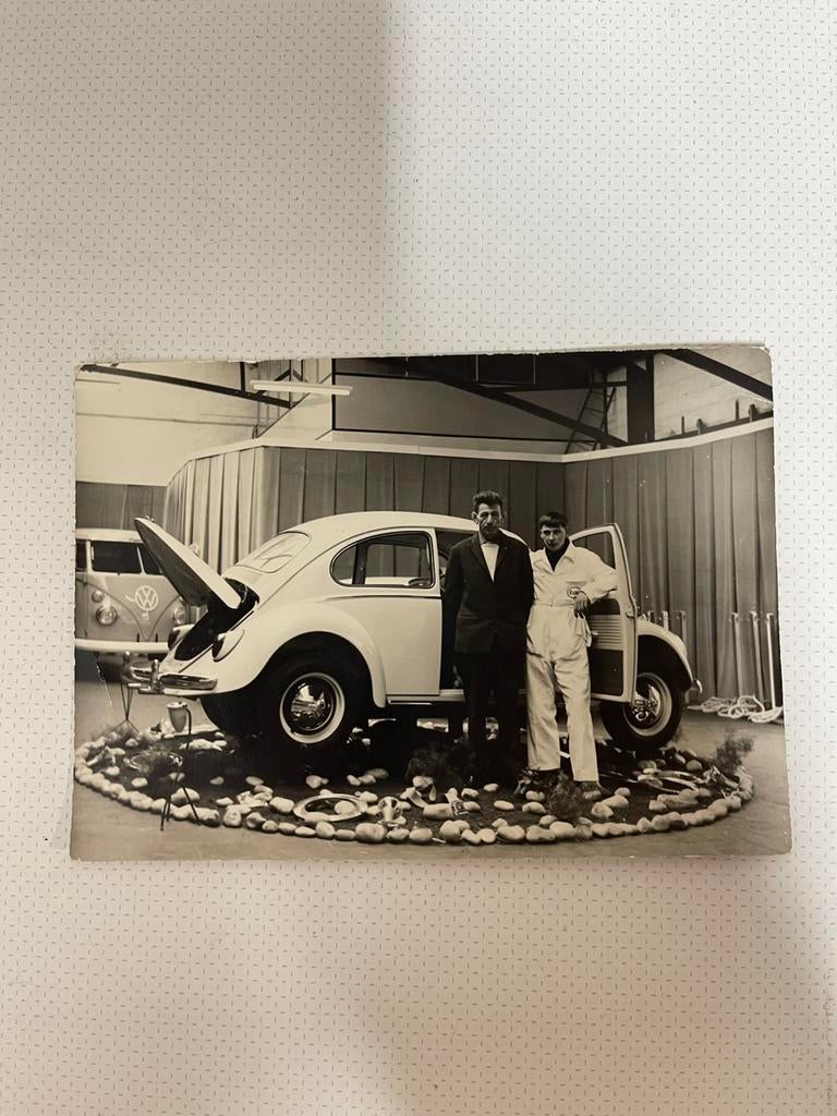 Vw kever volkswagen foto autosalon garage, Ophalen of Verzenden, Zo goed als nieuw