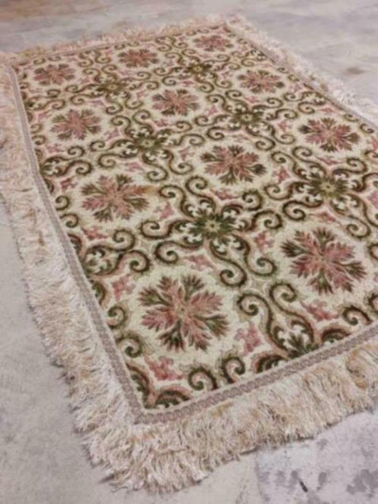 Kleedje in zachte tinten met mooie franjes 130/84, Ophalen of Verzenden, Gebruikt, Rechthoek, Binnen