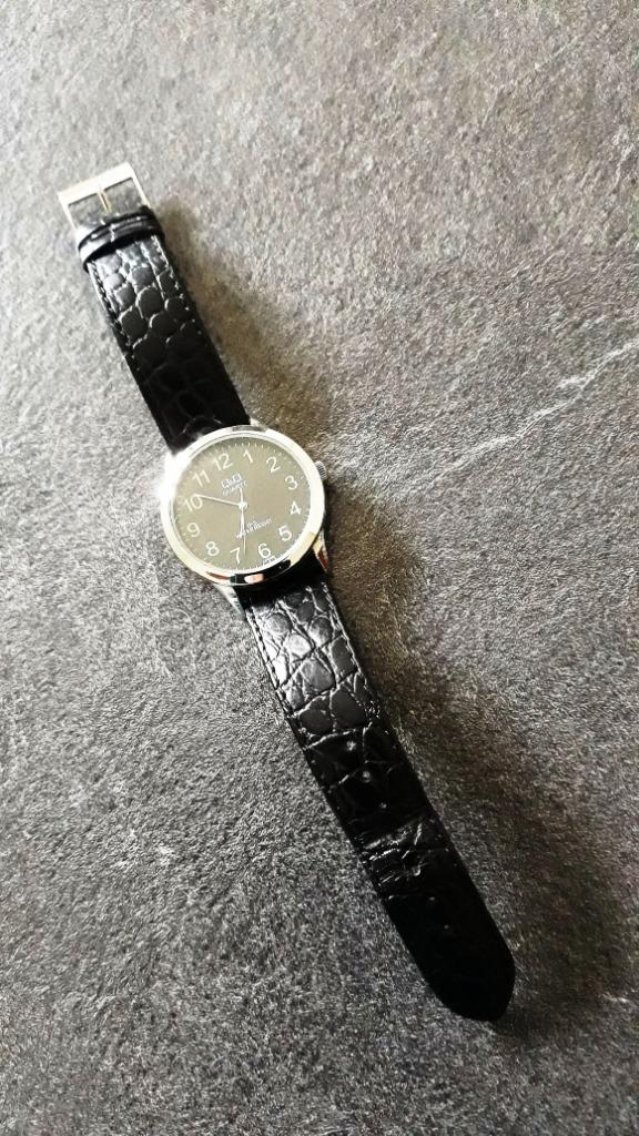 Herenhorloge IPS waterresist van Q & Q, Handtassen en Accessoires, Horloges | Heren, Leer, Staal, Polshorloge, Zo goed als nieuw