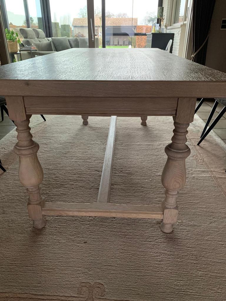 Gezandstraalde tafel, Enlèvement