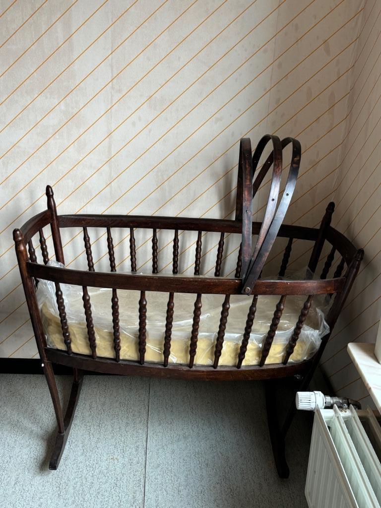 Berceau ancien, Enlèvement