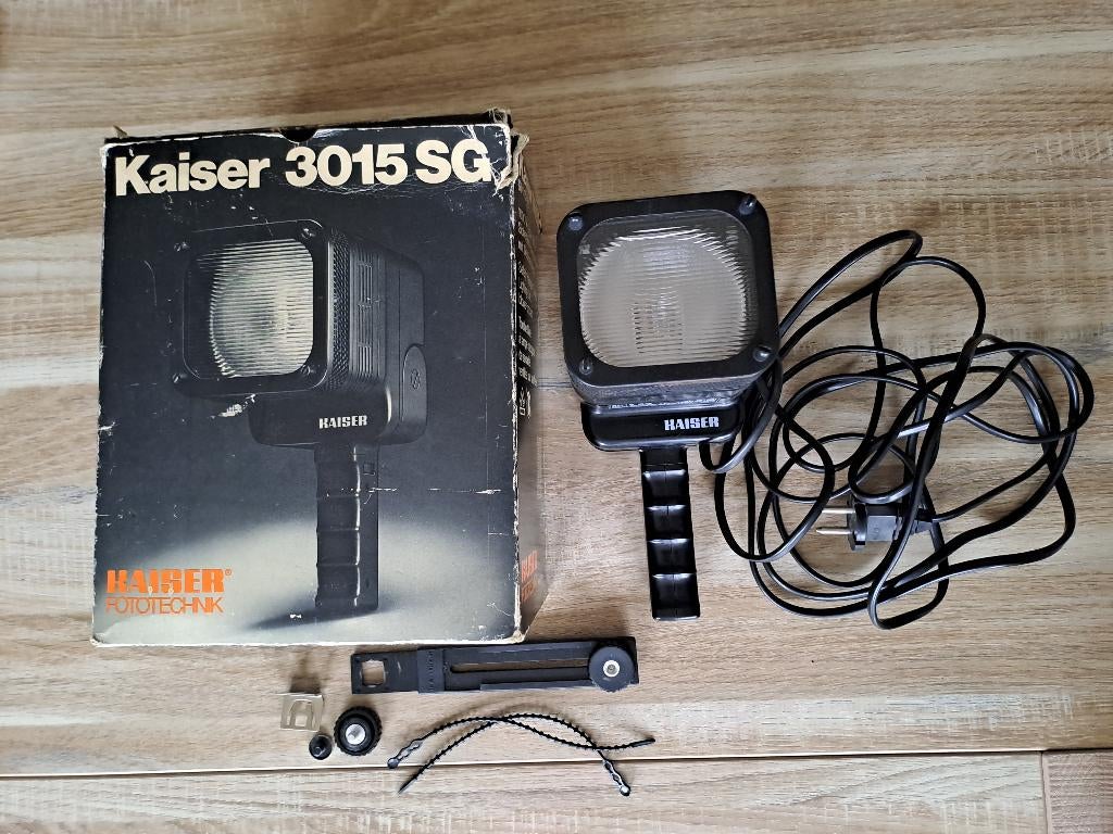 Kaiser 3015 SG (met doos & accessoires), TV, Hi-fi & Vidéo, Photo | Studio photo & Accessoires, Enlèvement ou Envoi, Utilisé, Lampe ou Kit de flash