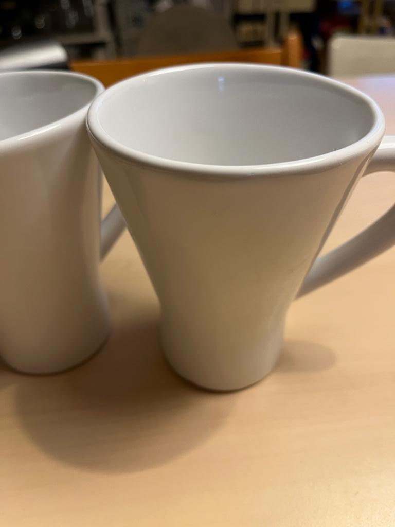 4 koffie of thee tassen wit, Ophalen, Zo goed als nieuw, Keramiek, Kop(pen) en/of Schotel(s)