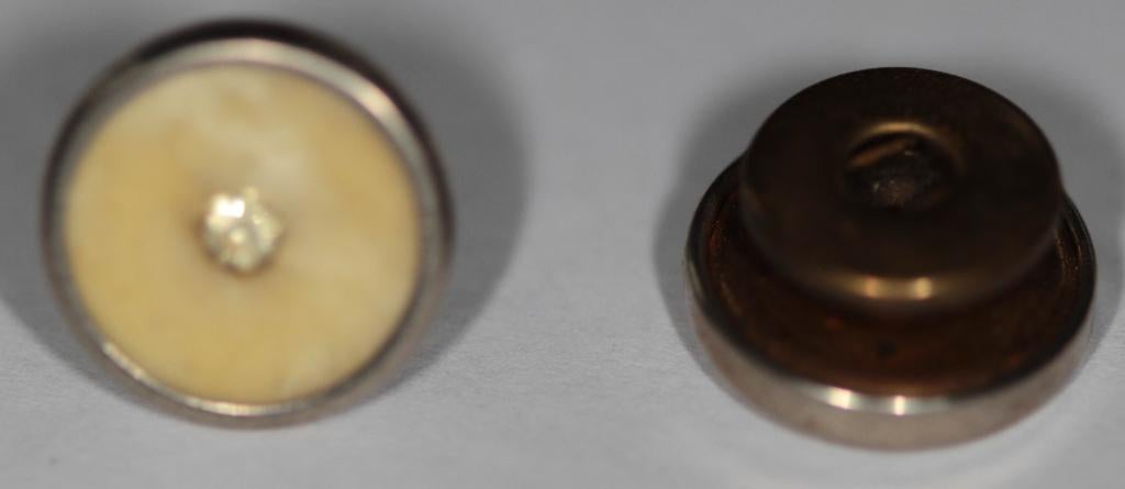 Bouton de manchette rond avec pierre ivoire, Enlèvement ou Envoi, Utilisé