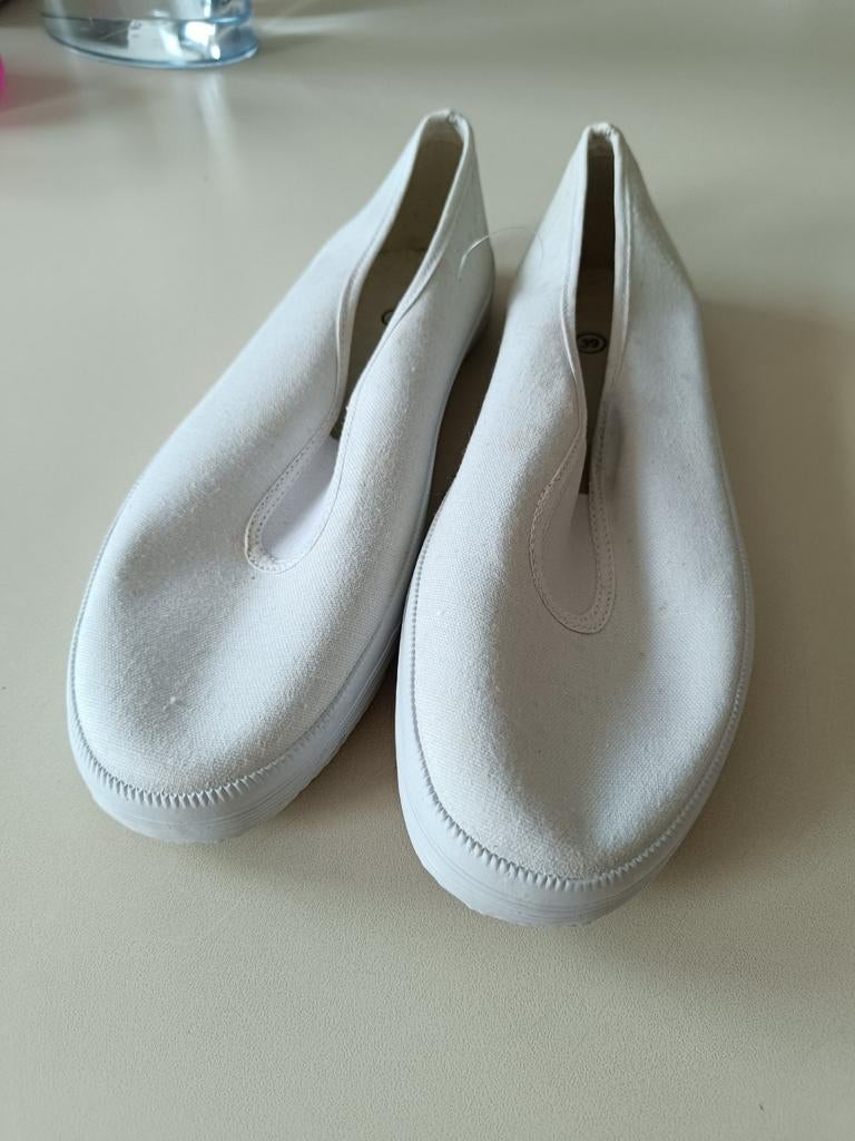 PANTOUFLES GYMNASTIQUE. POINTURE 39, Ophalen, Nieuw
