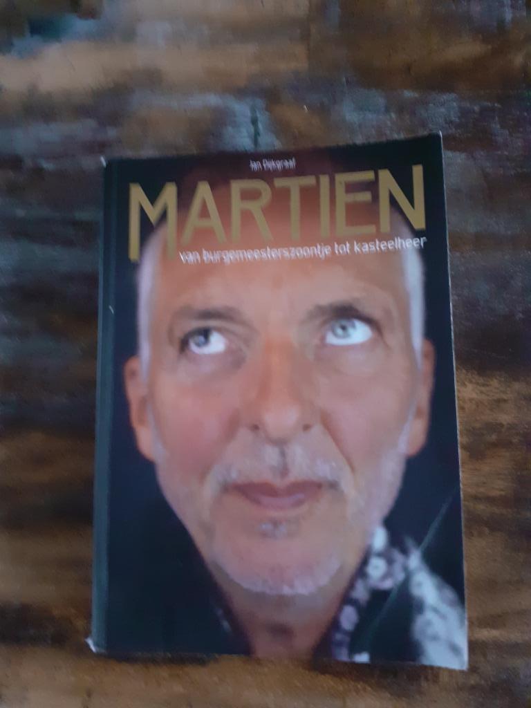 boek Martien (van burgemeesterszoontje tot kasteelheer), Ophalen of Verzenden, Zo goed als nieuw, Jan Dijkgraaf, Film, Tv en Media