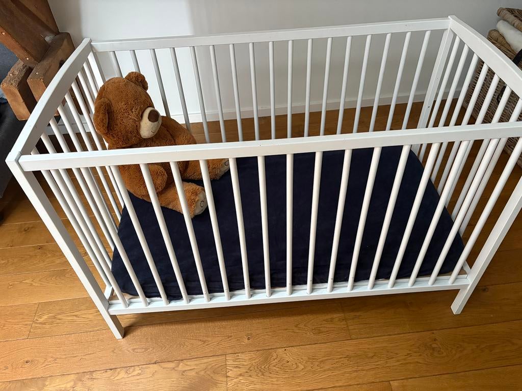 Babybed + matras + beschermer + Aerosleep, Kinderen en Baby's, Ophalen, Gebruikt, In hoogte verstelbaar