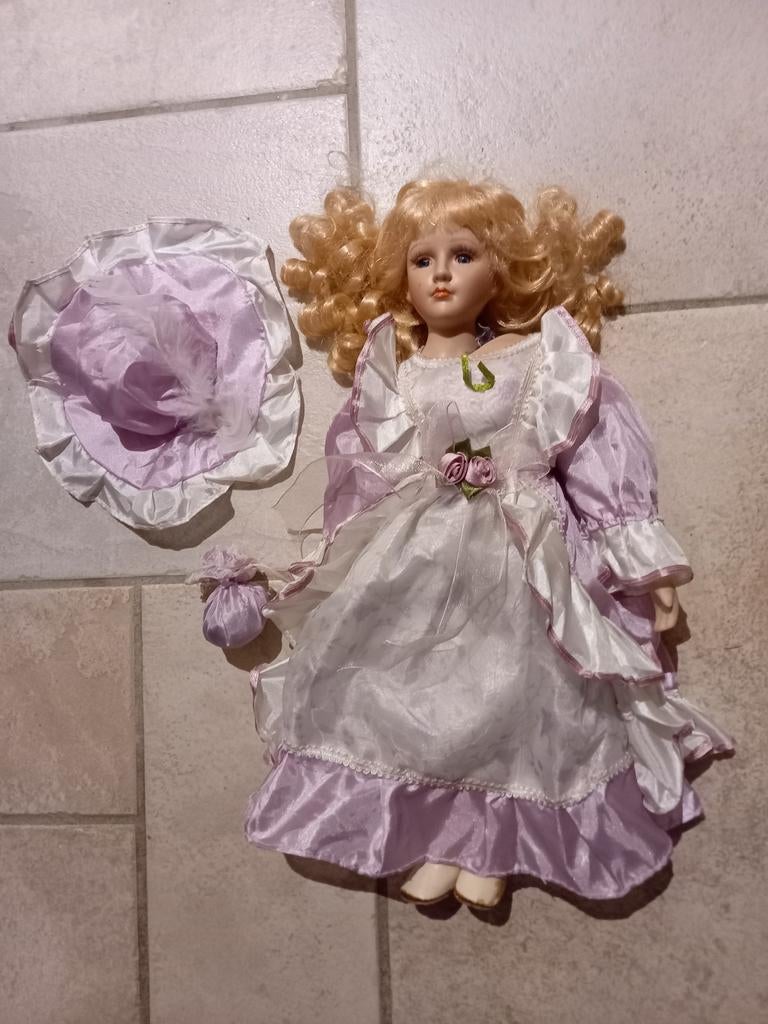 Antieke pop met kleding, Verzamelen, Poppen, Ophalen of Verzenden, Pop