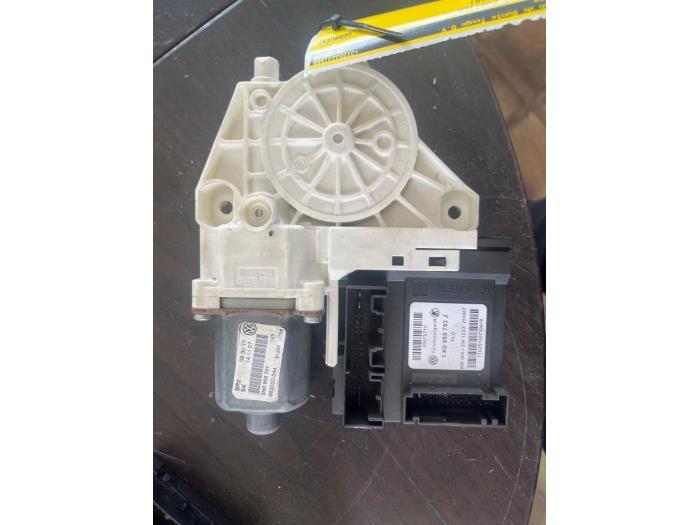 Moteur de vitre portière d'un Volkswagen Caddy, Enlèvement ou Envoi, 3 mois de garantie, Utilisé