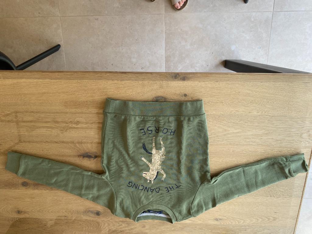 urban wave kakhi sweater met the dancing horse print maat 11, Kinderen en Baby's, Kinderkleding | Maat 110, Gebruikt, Jongen, Trui of Vest
