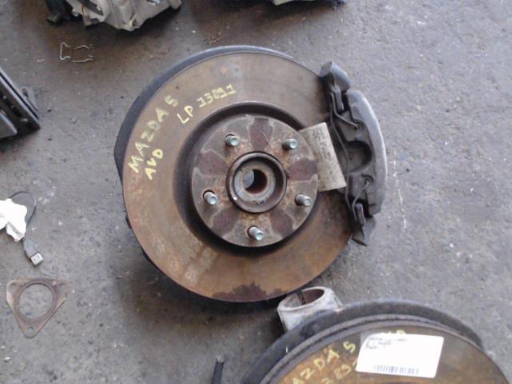 Moyeu avant gauche Mazda 5 2.0D 81 Kw 2008-2010 LP/13891, Ophalen of Verzenden, Gebruikt, Mazda