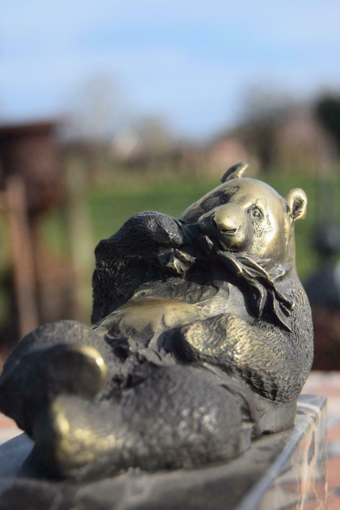Bronze animalier signé sur marbre,panda dévorant bambou, Enlèvement ou Envoi, Bronze