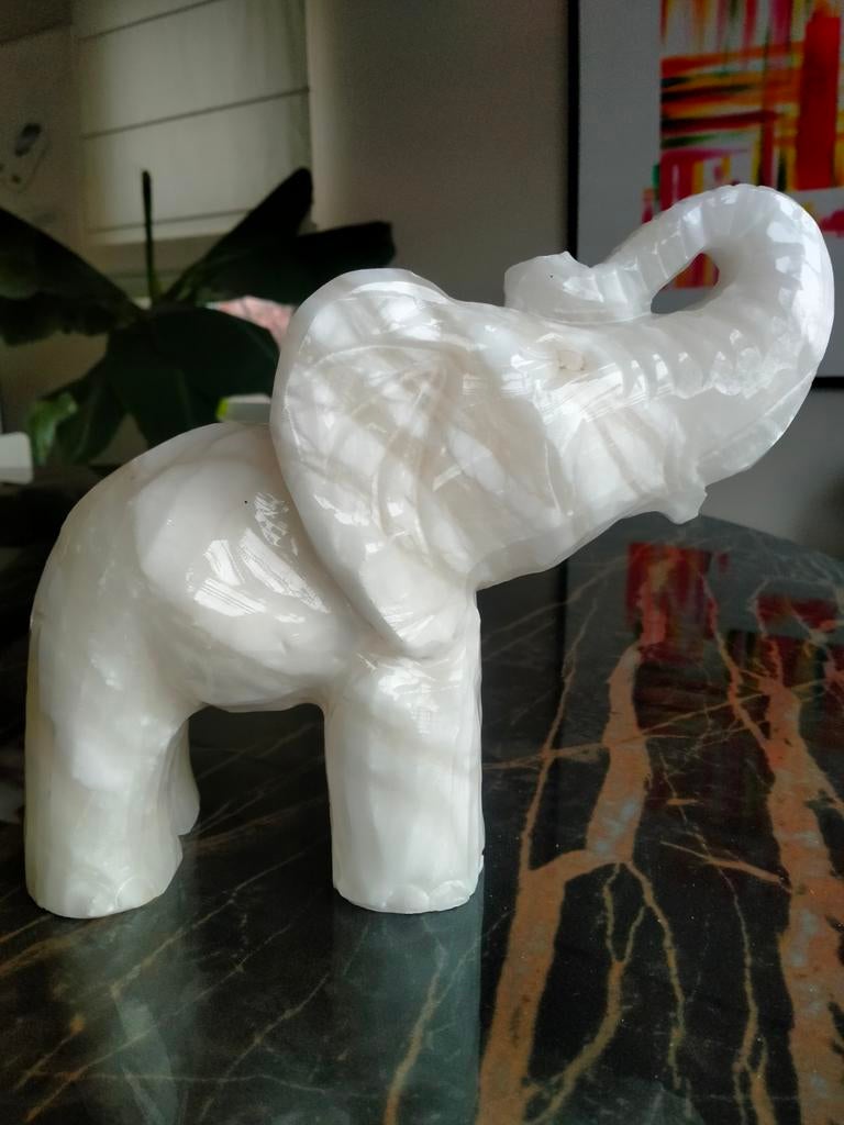 Olifant in albast ., Enlèvement