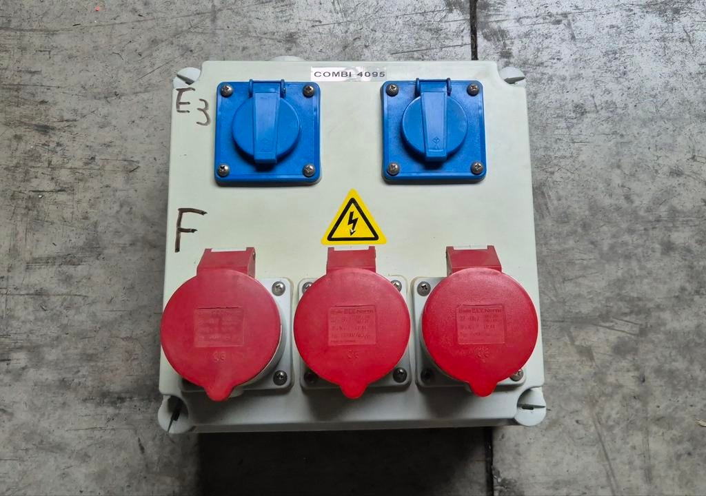 Wandverdeelkast elektriciteit, Doe-het-zelf en Bouw, Ophalen, Stopcontact