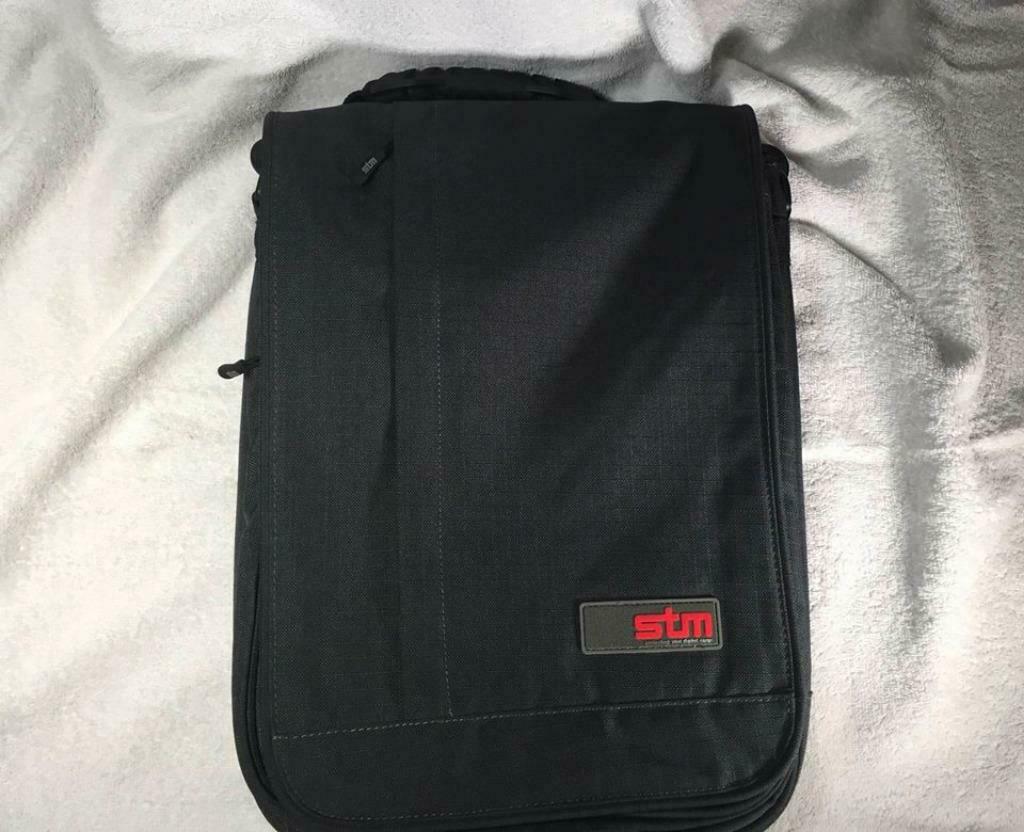 Housse de Transport STM, Computers en Software, Laptoptassen, Gebruikt, 13 inch, Ophalen of Verzenden