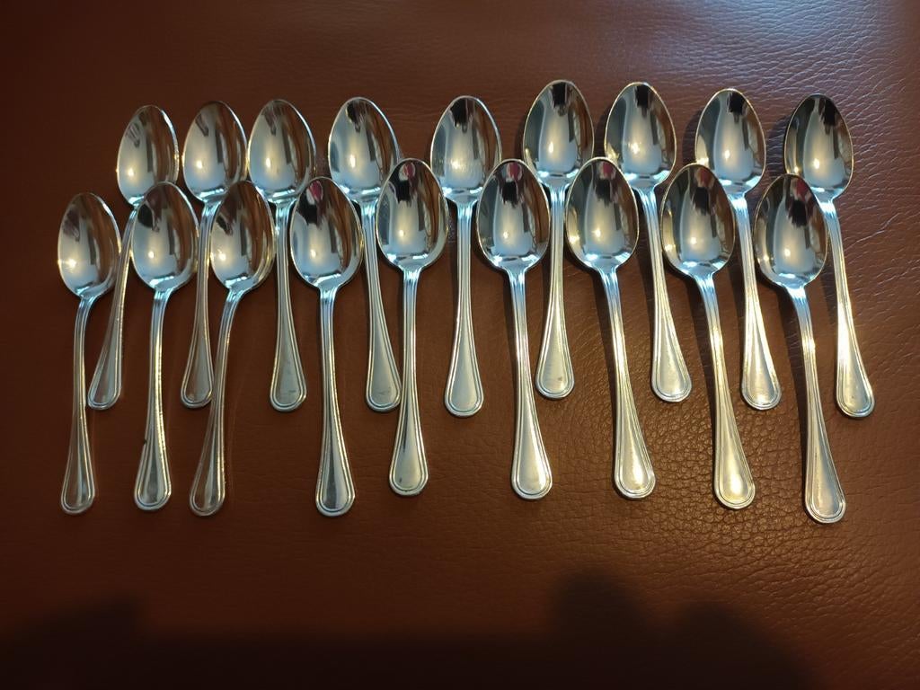 18 couillers à cafe plaqués argent, Maison & Meubles, Cuisine | Couverts, Enlèvement ou Envoi, Neuf, Argent