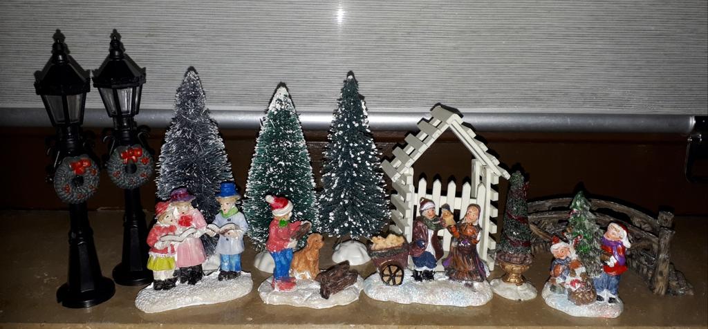 Figuren voor mini kerstdorp of Luville village, Ophalen of Verzenden, Zo goed als nieuw