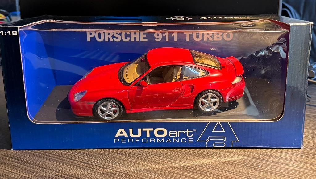 Autoart Porsche 911 996 Turbo Indischrot 1:18, Enlèvement ou Envoi, Comme neuf, Voiture, Autoart