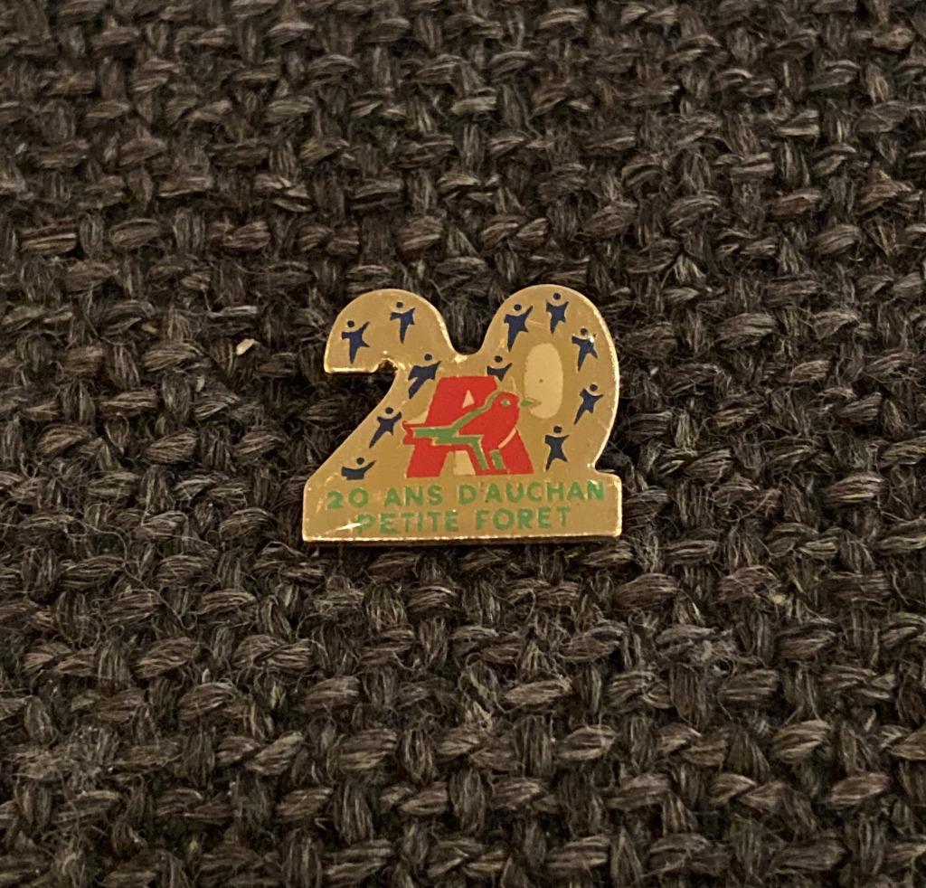 PIN - AUCHAN, Envoi, Utilisé, Autres sujets/thèmes, Insigne ou Pin's