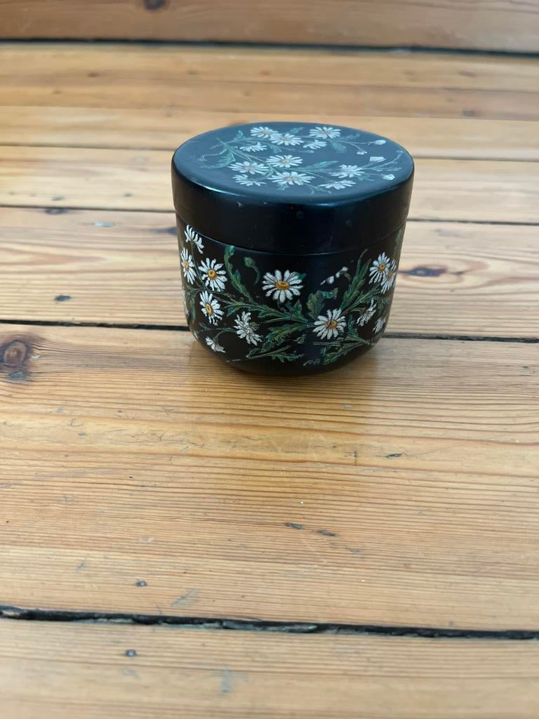 Poudrier ancien avec houppette, Enlèvement