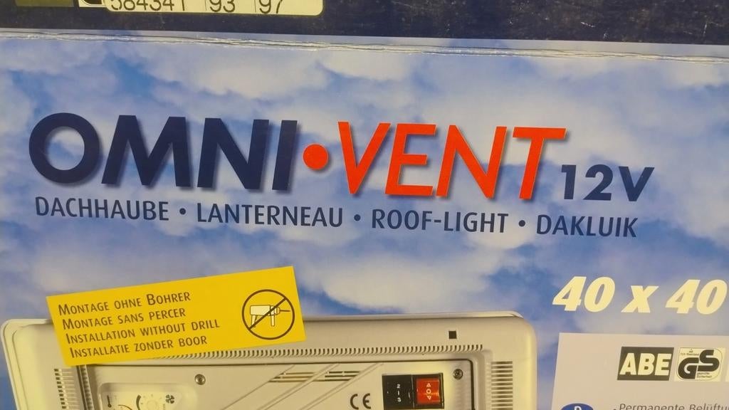 Trappe de toit 40x40 avec ventilateur, Caravanes & Camping, Enlèvement, Comme neuf