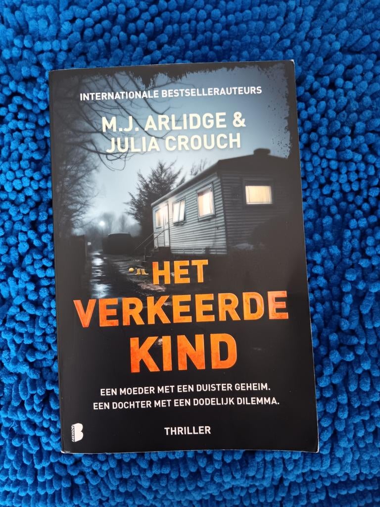 MJ Arlidge & Julia Crouch "het verkeerde kind", Boeken, Ophalen of Verzenden, Zo goed als nieuw, M.J. Arlidge, België