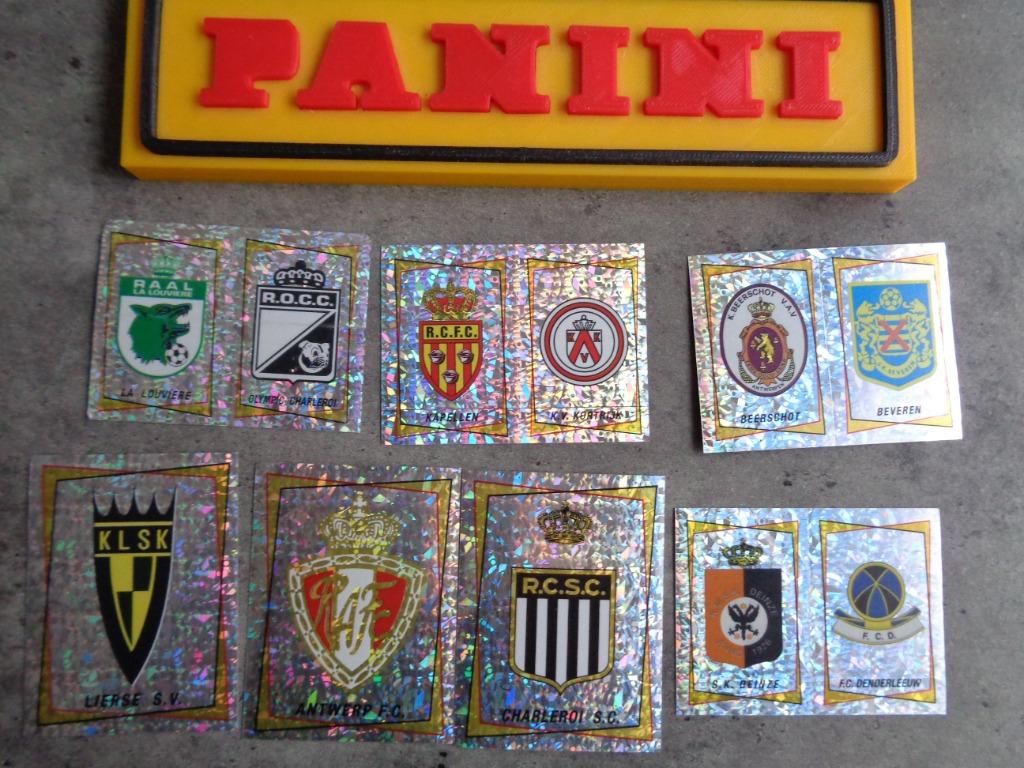 PANINI FOOTBALL 97 AUTOCOLLANTS, 7 BADGES DE FOOTBALL, Envoi