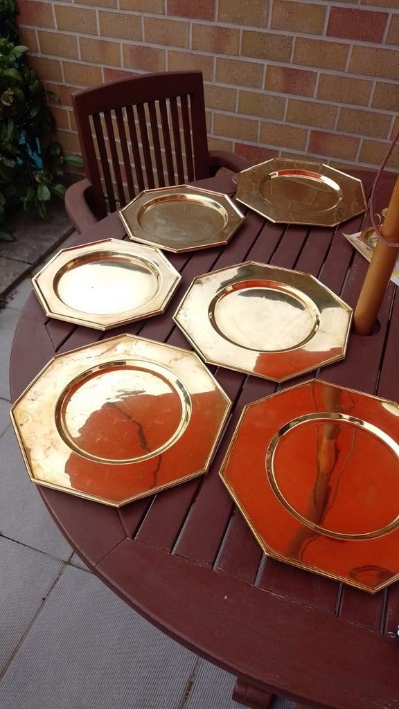 Sous-assiettes octogonales en laiton doré