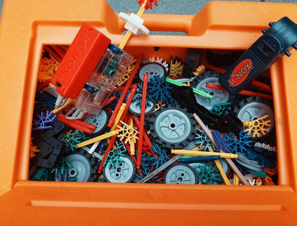 Te koop Knex koffer met inhoud, Kinderen en Baby's, Ophalen, Zo goed als nieuw
