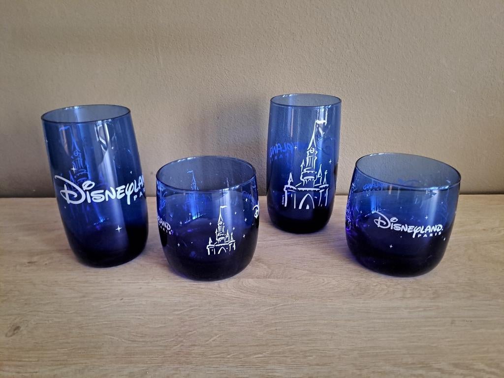 4 vintage kobaltblauwe glazen van Disneyland Paris, Enlèvement, Comme neuf