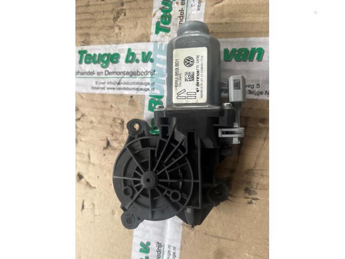 Moteur de vitre portière d'un Volkswagen UP, Enlèvement ou Envoi, 3 mois de garantie, Utilisé, Volkswagen
