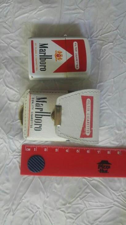 Briquet Aansteker Marlboro Champ avec pochette d'origine, Enlèvement ou Envoi, Utilisé, Briquet