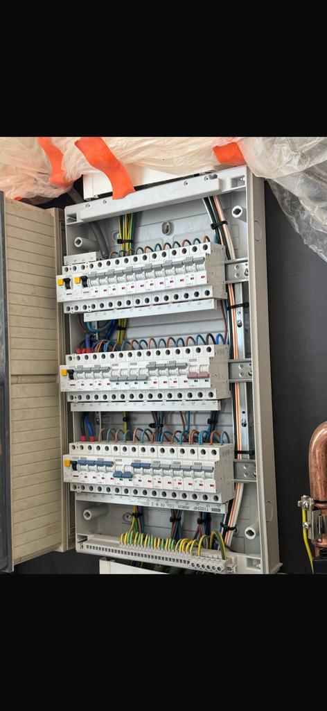 Elektricien met ervaring!  (0483/55.60.40), Diensten en Vakmensen, Elektriciens
