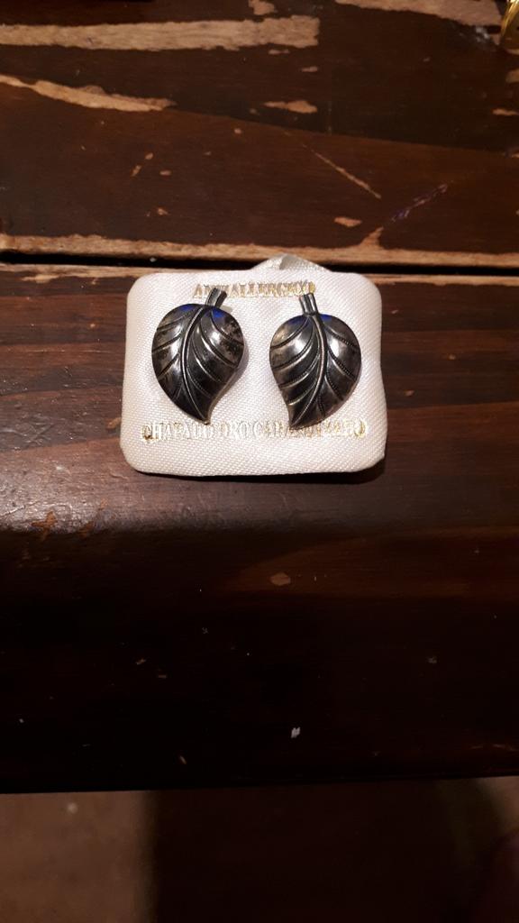 Zilveren oorclips met bladpatroon, Ophalen of Verzenden, Nieuw, Zwart, Zilver