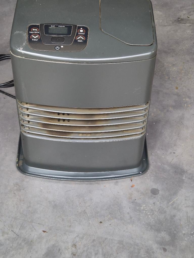 POÊLE À PÉTROLE ÉLECTRONIQUE, Enlèvement, Utilisé, 800 watts ou plus, Poêle