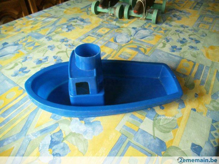 bateau  en plastique., Envoi, Utilisé