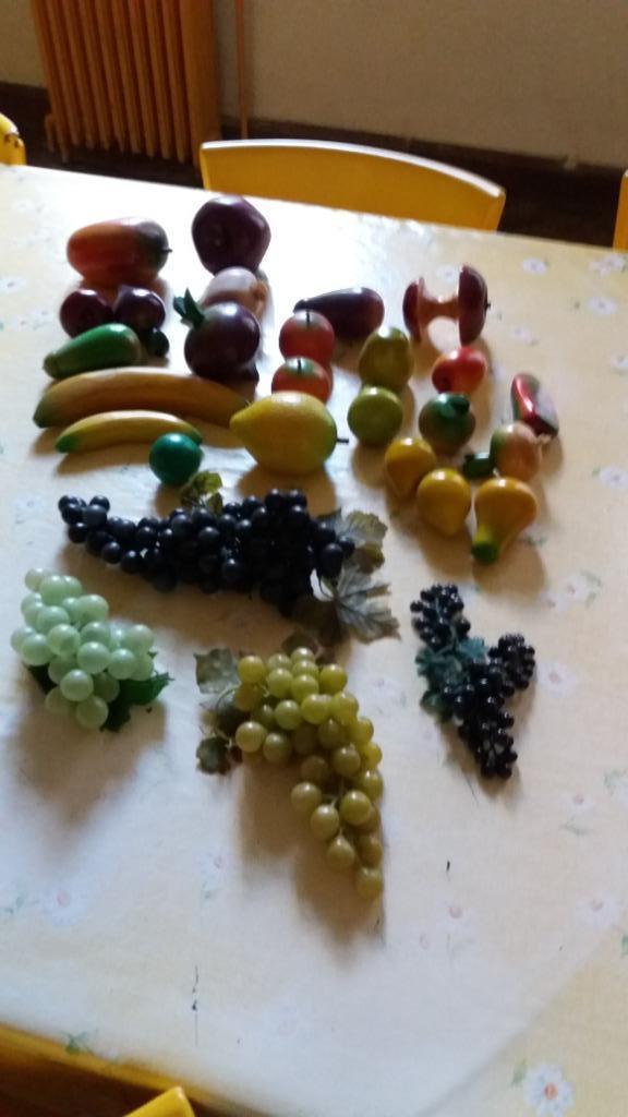 fruits en bois et raisins en plastique, Enlèvement
