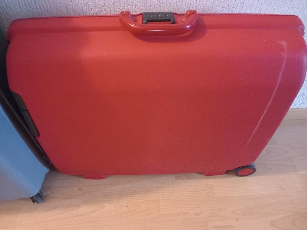 Rode reiskoffer, Handtassen en Accessoires, Koffers, Ophalen, Gebruikt, Wieltjes